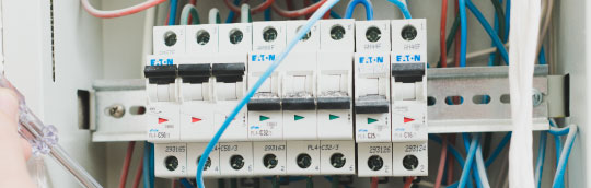 Proteção na rede elétrica de casas, apartamentos, comércios, industrias, escolas e equipamentos